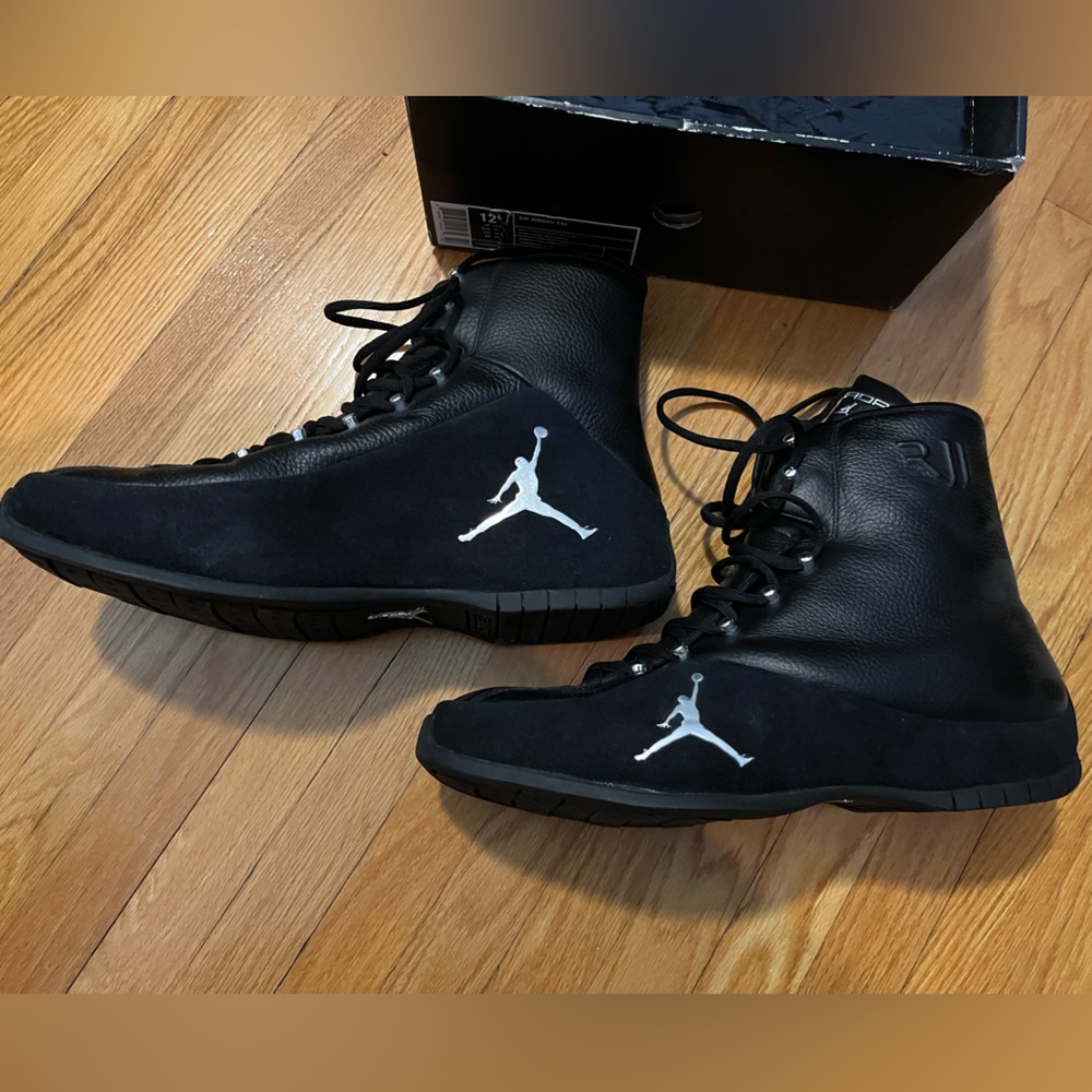 Roy Jones Jordan Boxing Shoes. Used. Men - Size 13. With replacement box.